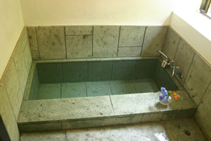 貸し別荘「テラス城ヶ崎」の内湯も全て天然温泉です